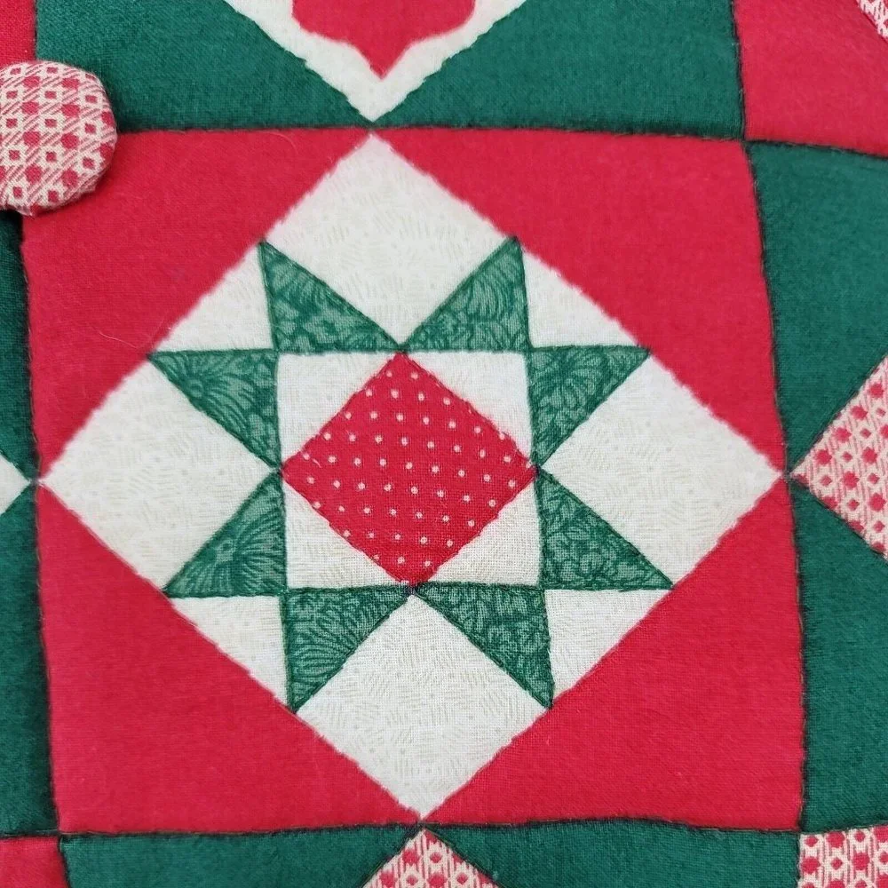 Country House 14 Inch Christmas Colors Throw Pillow With Lace Boarder